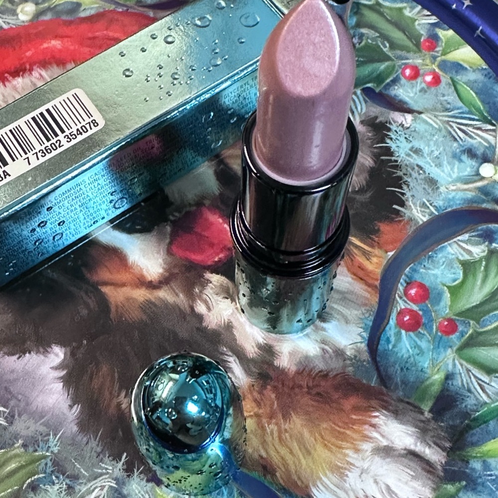 MAC COSMETICS, ALLURING AQUATICS 
PET ME PLEASE
Cross Listed